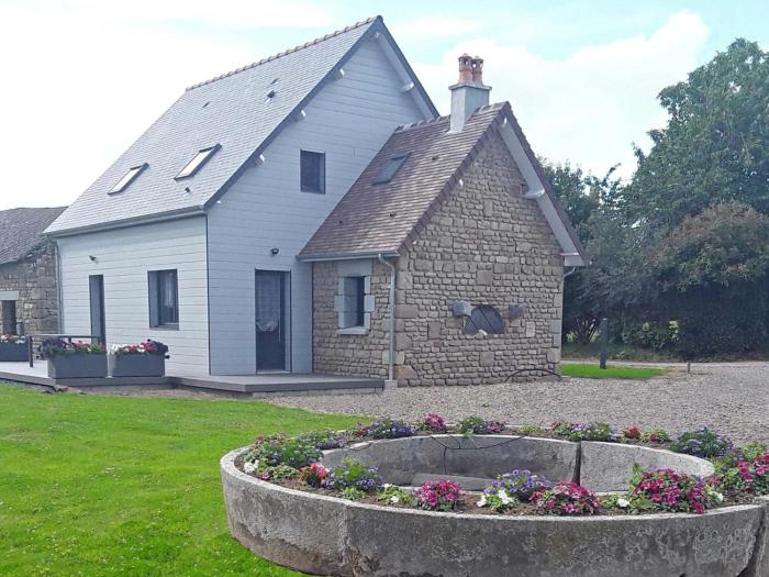 Maison rénovée avec jardin clos, 3 chambres, recharge EV gratuite, proche Suisse Normande - FR-1-497-178
