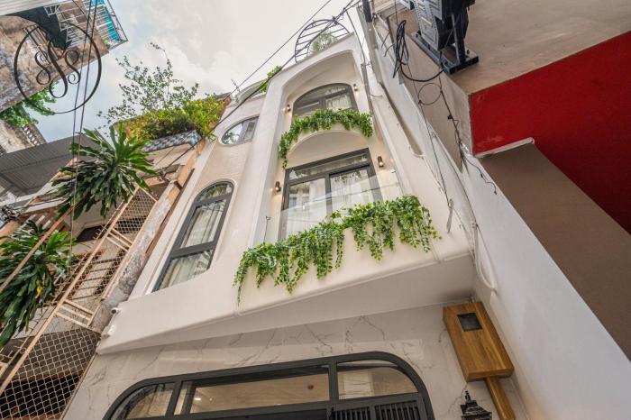 HighEnd 5MasterBR Building District 1