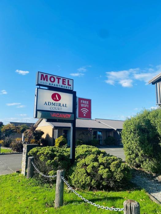Admiral Court Motel & Apartments