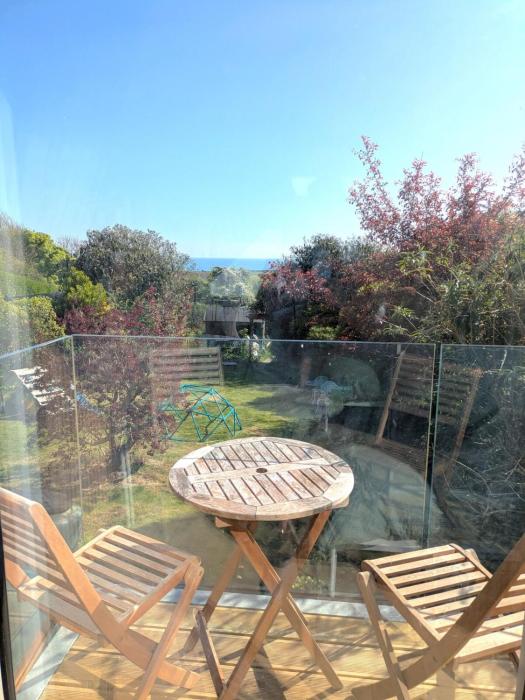 Sea View Retreat With Table Tennis!