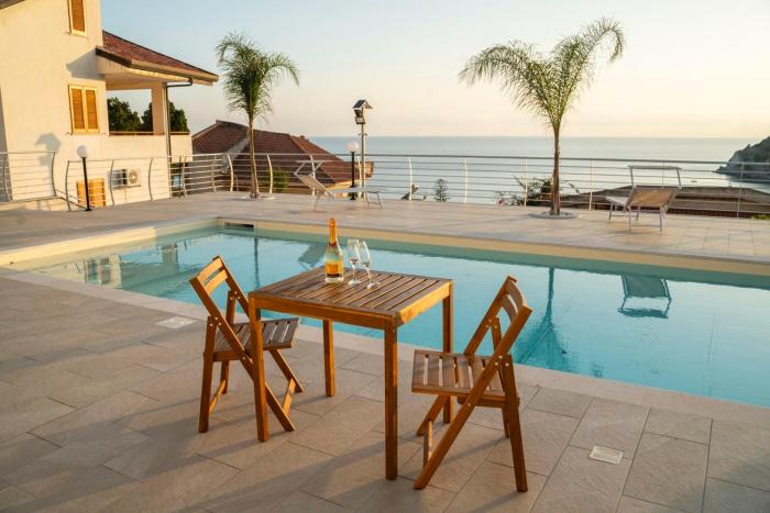 Villa Acquamarina with pool and sea view - 300 meters from the beach