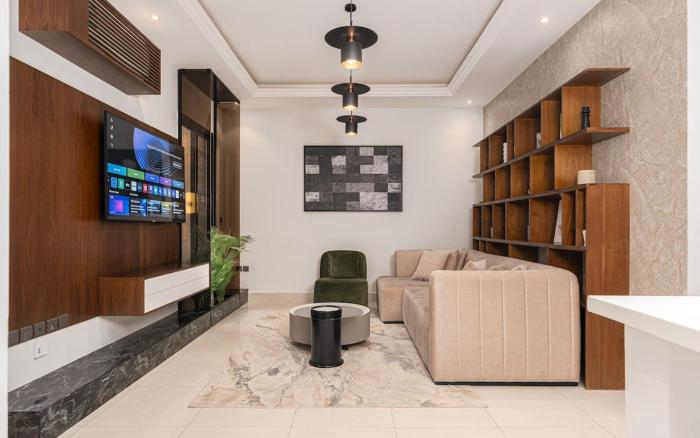 Three BR Spacious & Luxurious Flat in AlQirawan