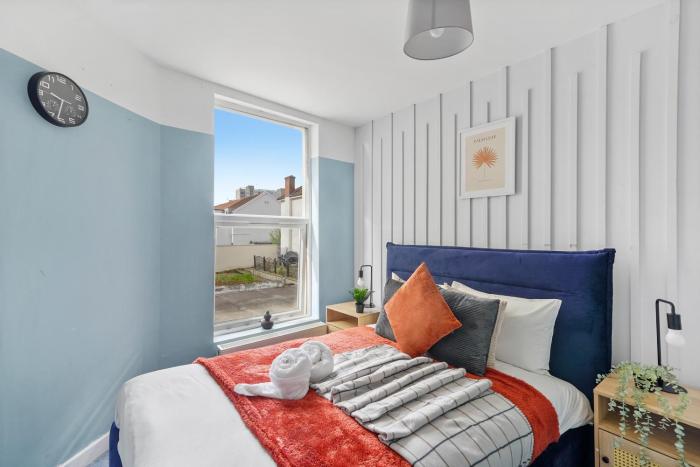 Stylish Sleek Central Abode - Sleeps 6