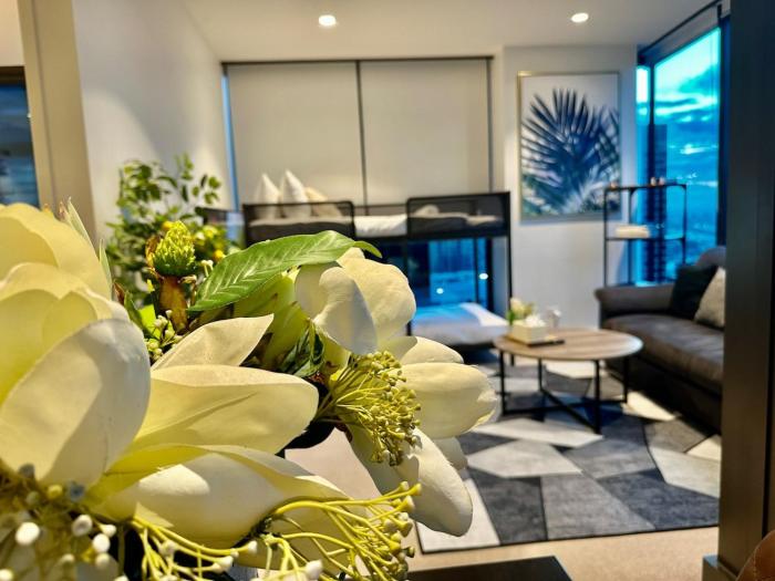 Stylish 2B1B Apartment with Indoor Balcony