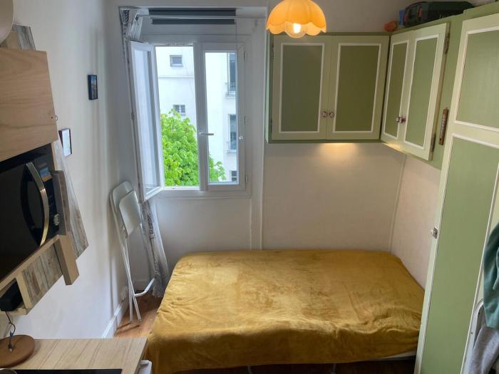 Studette équipée de 9m2 dans le 10ème