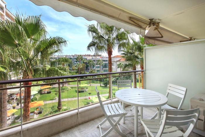 REF 1233 - Cannes Croisette - Apartment for rent