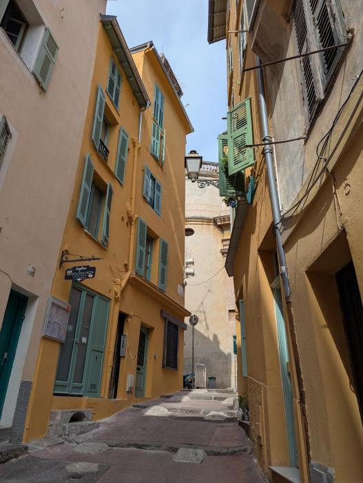 Studio calme & climatisé - Quartier du Vieux-Nice animé proche plages & restos