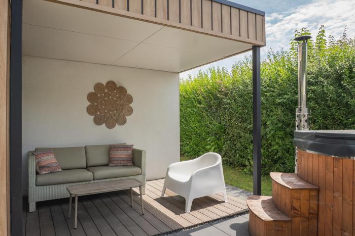 Vrolijk chalet met hottub & omheinde tuin VP094