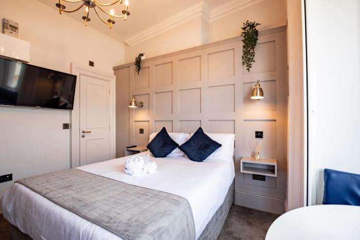 Stylish Marina Escape