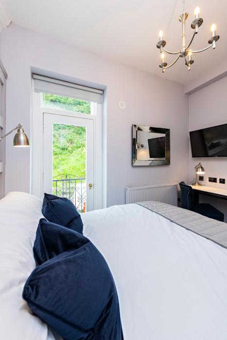 Charming Howth Marina Retreat