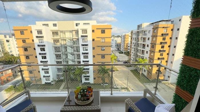 Luxury Apartment-PRIVATE Patio & BBQ-Near Airport
