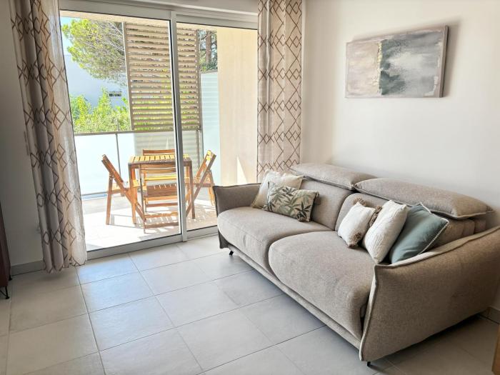 Very comfortable air-conditioned 2 rooms with direct beach access and a free parking