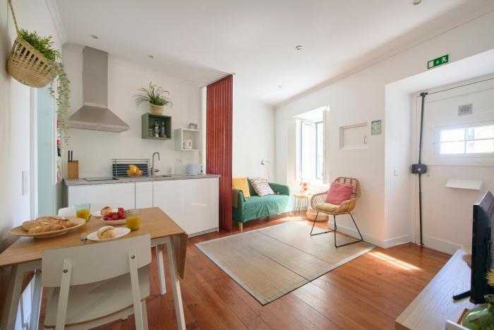 Renewed Alfama Gem with AC, by TimeCooler