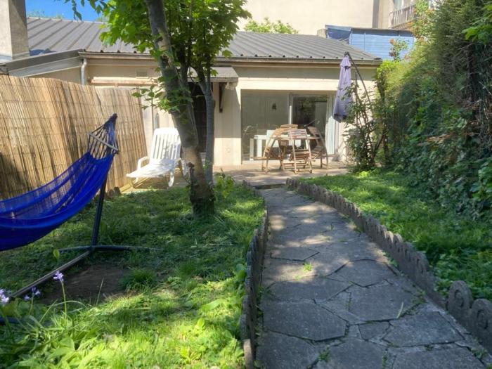 Maison avec vue sur Paris et la Tour Eiffel