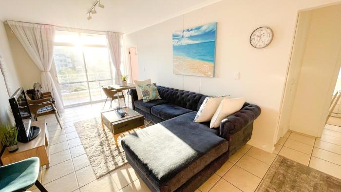 Spacious Beachside Apartment