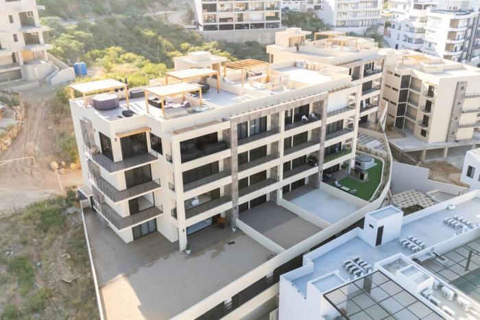 New 3 BD Condo with Pool and Gym