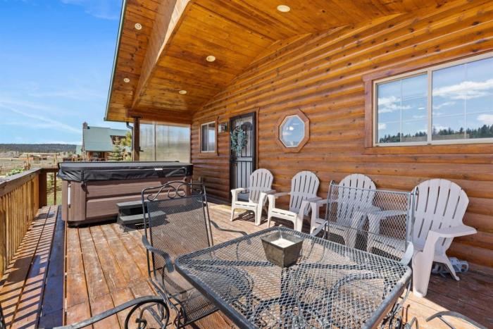 Creek Sanctuary Hot Tub and Fire Pit