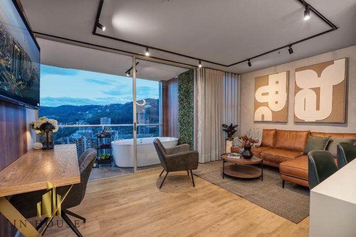 Urban 2505 - Oasis with pool and gym