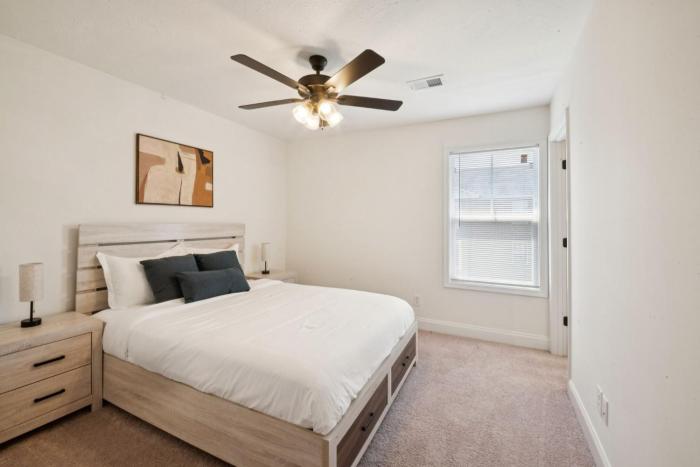 Arte Luxury townhomes F6 I Comfy 2 Bed 25 Bath