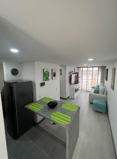 Apartaestudio amoblado, Edificio avanzzare T1 604