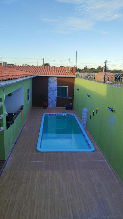 Casa com dois quartos e piscina