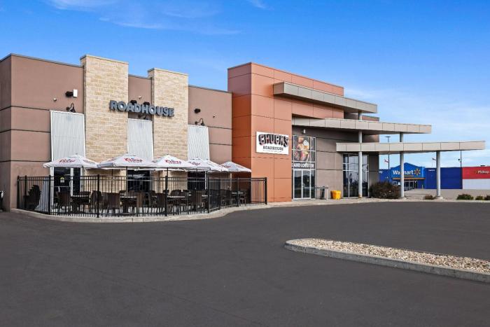 Days Inn & Suites by Wyndham Winkler