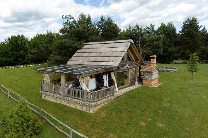 Holiday Home Ernest Železni with hot tub