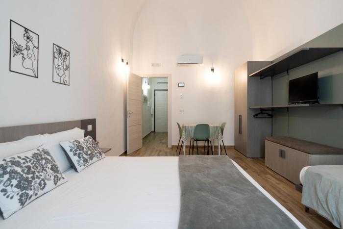 Nicolaus 204 - Brown & Grey Rooms by Wonderful Italy