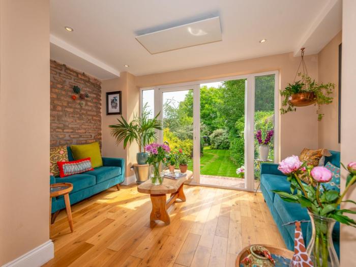 Pass the Keys Stylish garden retreat nr Stafford Town Hospital