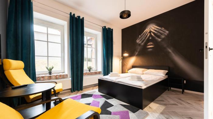 Flatbook - City Center Apartments Waterlane Vintage with Gym