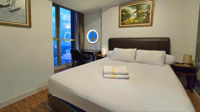 Sea View with Bridge at Gold Coast PIK high floor