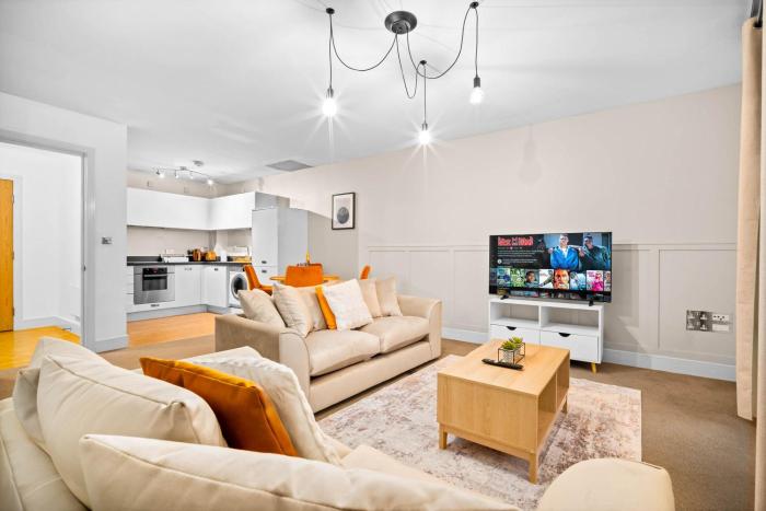 Stylish City Centre Apartment - Balcony - Fast Wi-Fi - Netflix - 116U