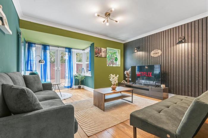 #48 Royal Leamington stylish 4 Bd 2 bath Parking