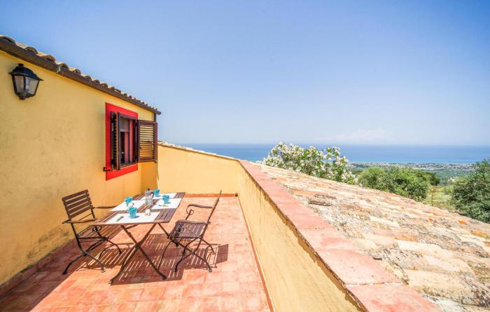 Stunning Apartment In Collesano Pa