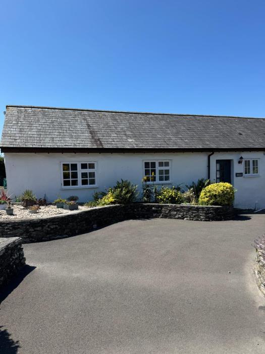 Titmouse at Trenale Court Cottages