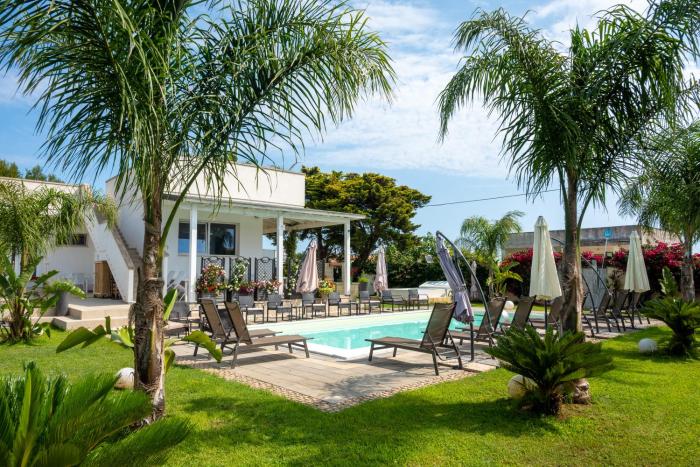 VILLA LEONARDO SAN FOCA - Room, Pool & Restaurant