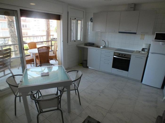 Hermoso apartamento renovado para 4 pers. con parking privado en Roses - ES-204-11