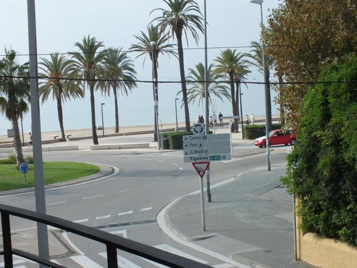 Bonito apartamento de 2 habitaciones en Roses con estacionamiento, aire acondicionado, cerca del centro y de la playa - ES-204-46