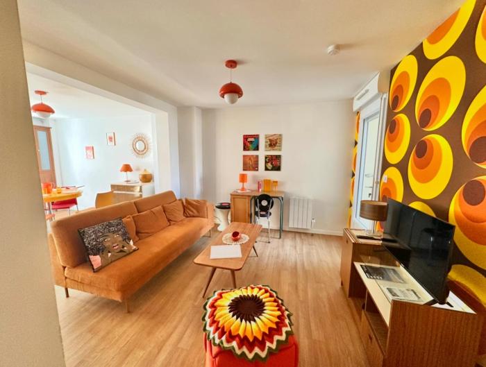 Sheila - RDC à la déco style années 70 avec terrasse à deux pas de la plage