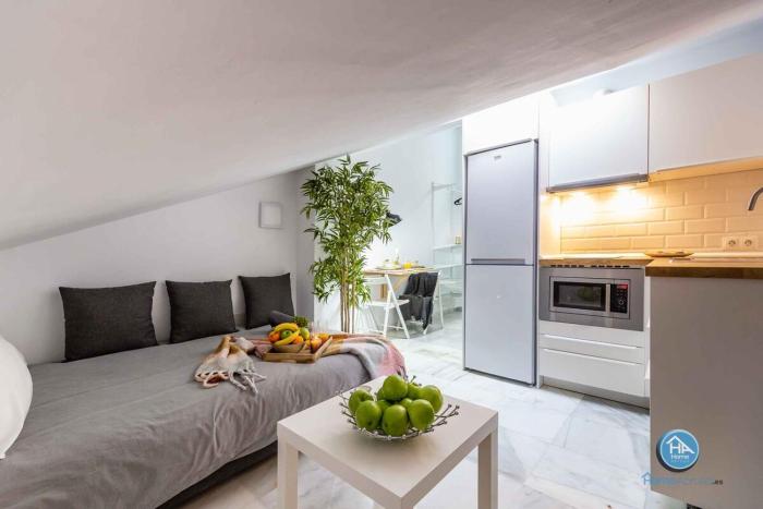 High-End Premium Studio with Terrace - Malaga Center