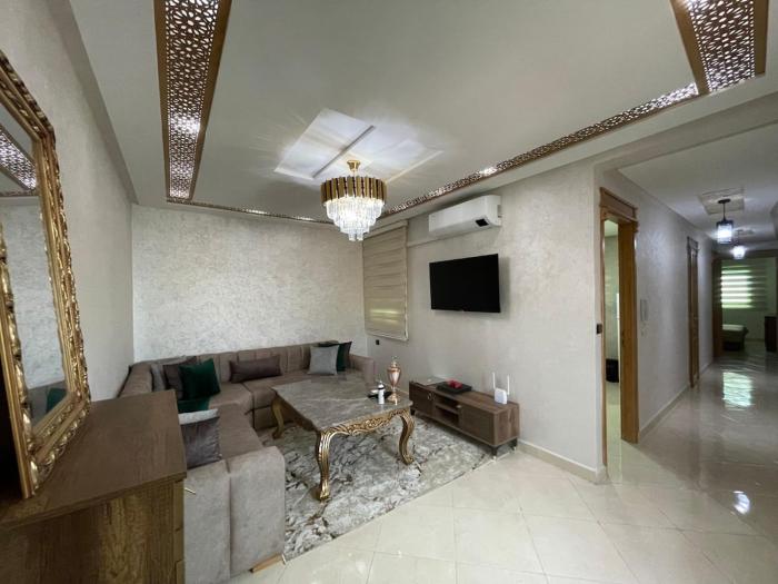 742 2 bedroom apartment, living room, WiFi, Air Conditioner!