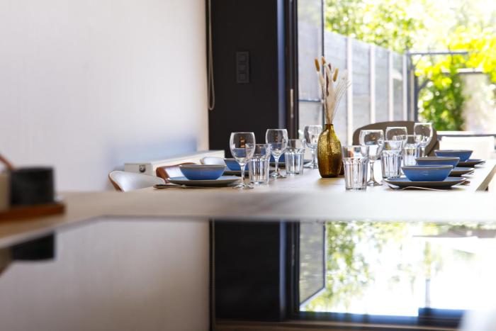 Maison 4 chambres entièrement rénovée, literie, terrasse & parking gratuit à Nieuwpoort-Stad by La Conciergerie