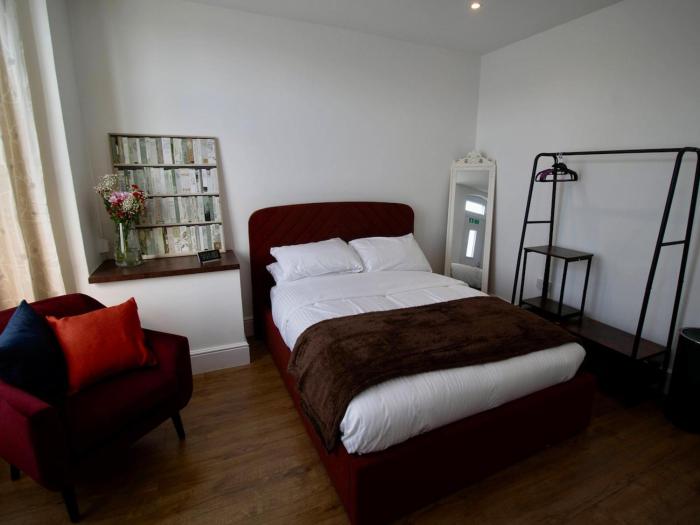 Stylish 1-Bed Flat - Walk to Nottingham Centre - Contractors Welcome