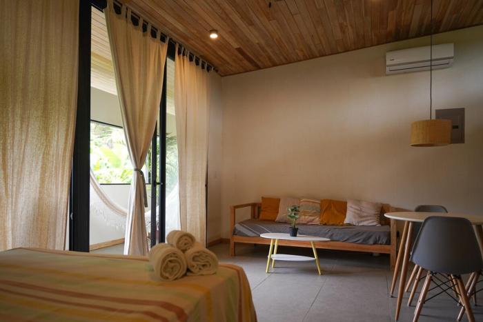 VED Beach Deluxe Studio 2, Steps to the Beach