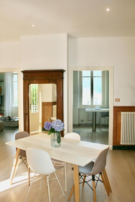 Deluxe top floor apartment in Villa Marina
