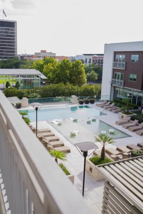 Pool View Downtown Near Stadiums