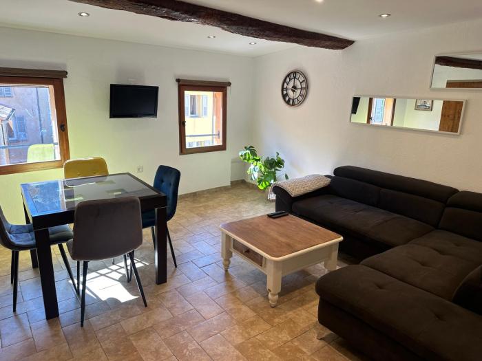 Appartement place aux aires en plein centre historique de Grasse