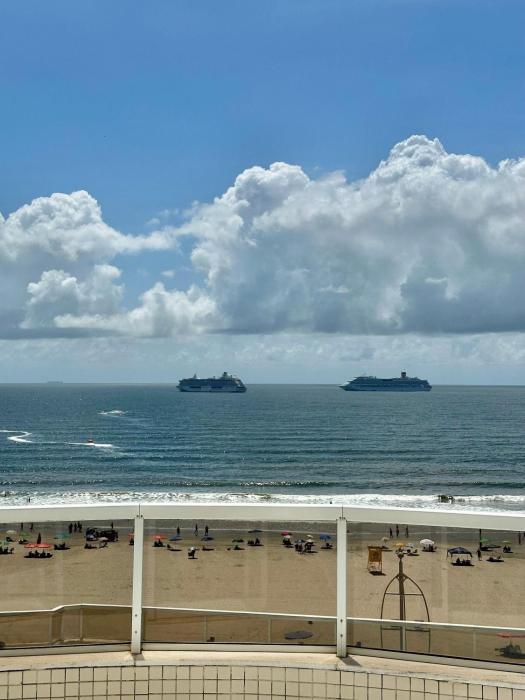 Frente Mar com Churrasqueira, 03 Dorm.