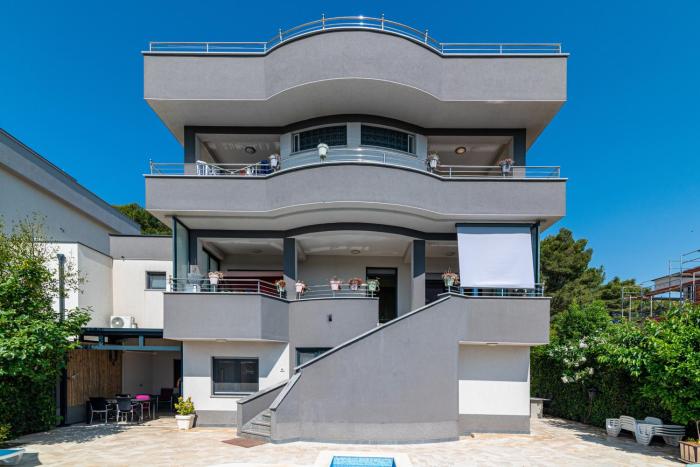 Family-friendly apartments with swimming pool Pula - 23595