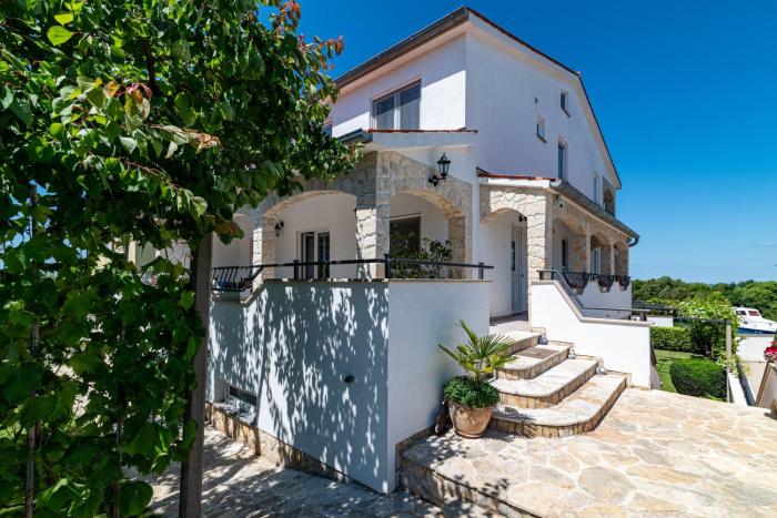 Apartments with parking space Stinjan, Pula - 23546